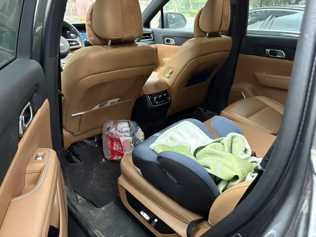 2020 Li ONE Range Extended 131HP REEV 40.5KWH,autocango,china used car exporter,china ev exporter,chinese used car exporter,chinese used ev exporter