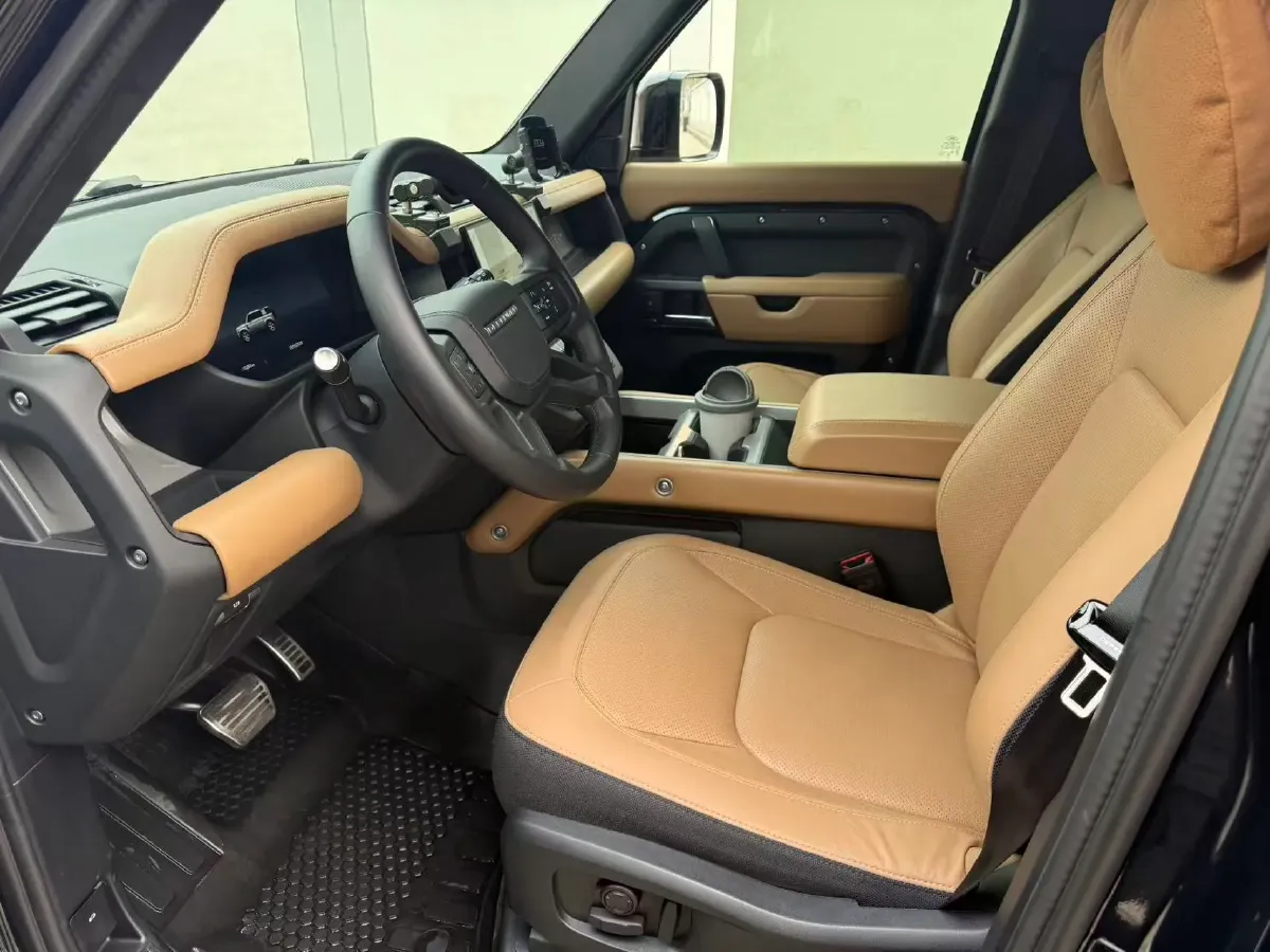 2025 Land Rover Defender 3.0T 400HP L6 8AT,autocango,china used car exporter,china ev exporter,chinese used car exporter,chinese used ev exporter