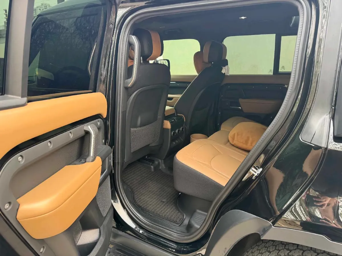 2025 Land Rover Defender 3.0T 400HP L6 8AT,autocango,china used car exporter,china ev exporter,chinese used car exporter,chinese used ev exporter