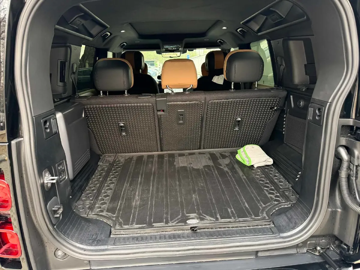 2025 Land Rover Defender 3.0T 400HP L6 8AT,autocango,china used car exporter,china ev exporter,chinese used car exporter,chinese used ev exporter