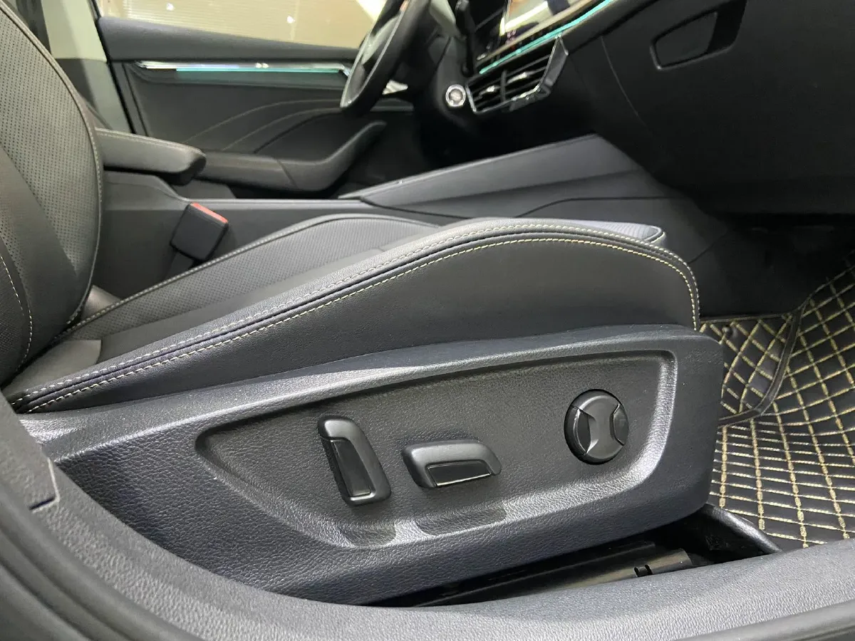 2022 Skoda Octavia 1.4T 150HP L4 7DCT,autocango,china used car exporter,china ev exporter,chinese used car exporter,chinese used ev exporter