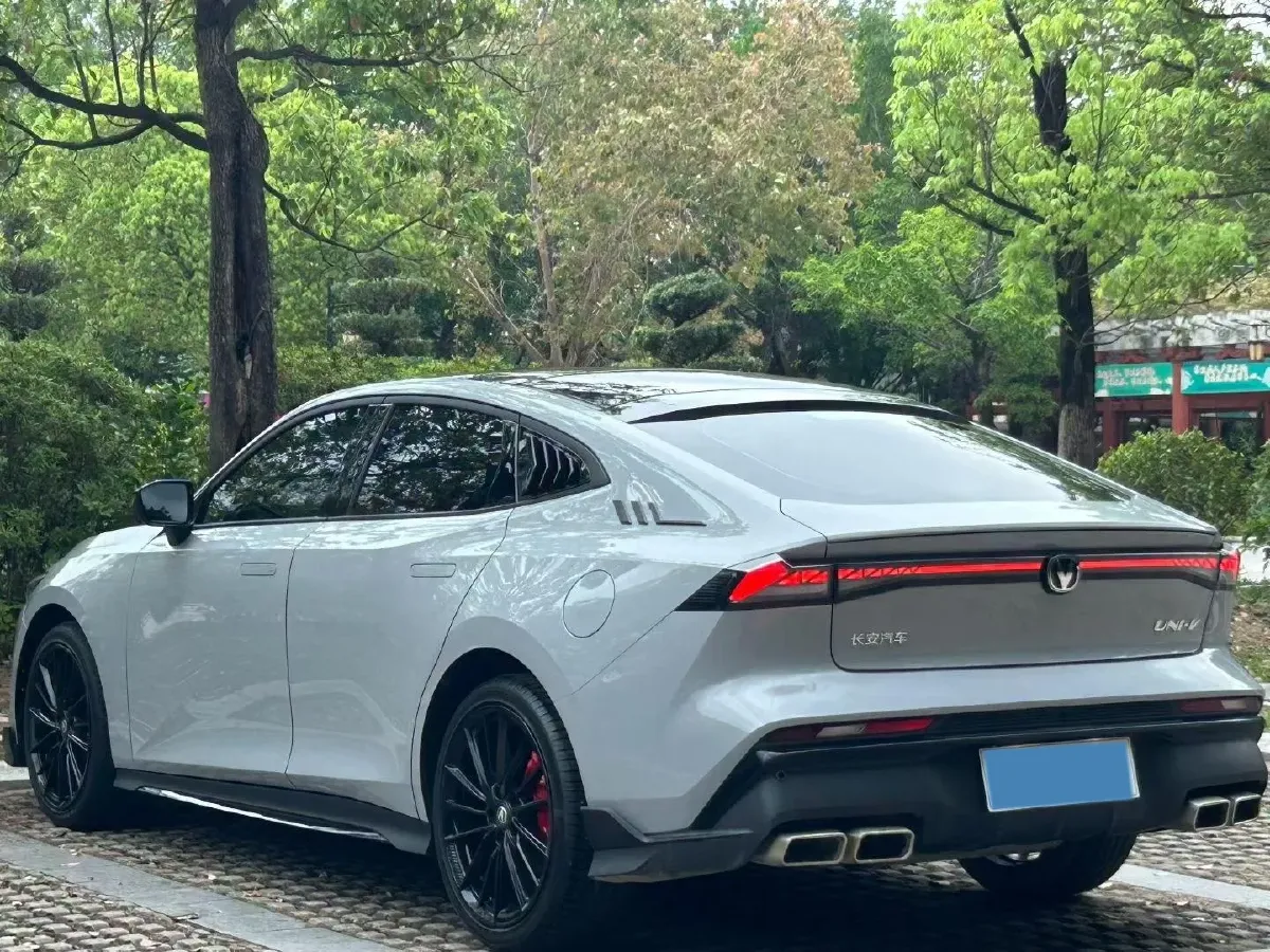 2024 ChangAn UNI-V 1.5T 188HP L4 7DCT,autocango,china used car exporter,china ev exporter,chinese used car exporter,chinese used ev exporter
