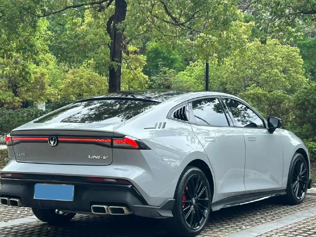 2024 ChangAn UNI-V 1.5T 188HP L4 7DCT,autocango,china used car exporter,china ev exporter,chinese used car exporter,chinese used ev exporter