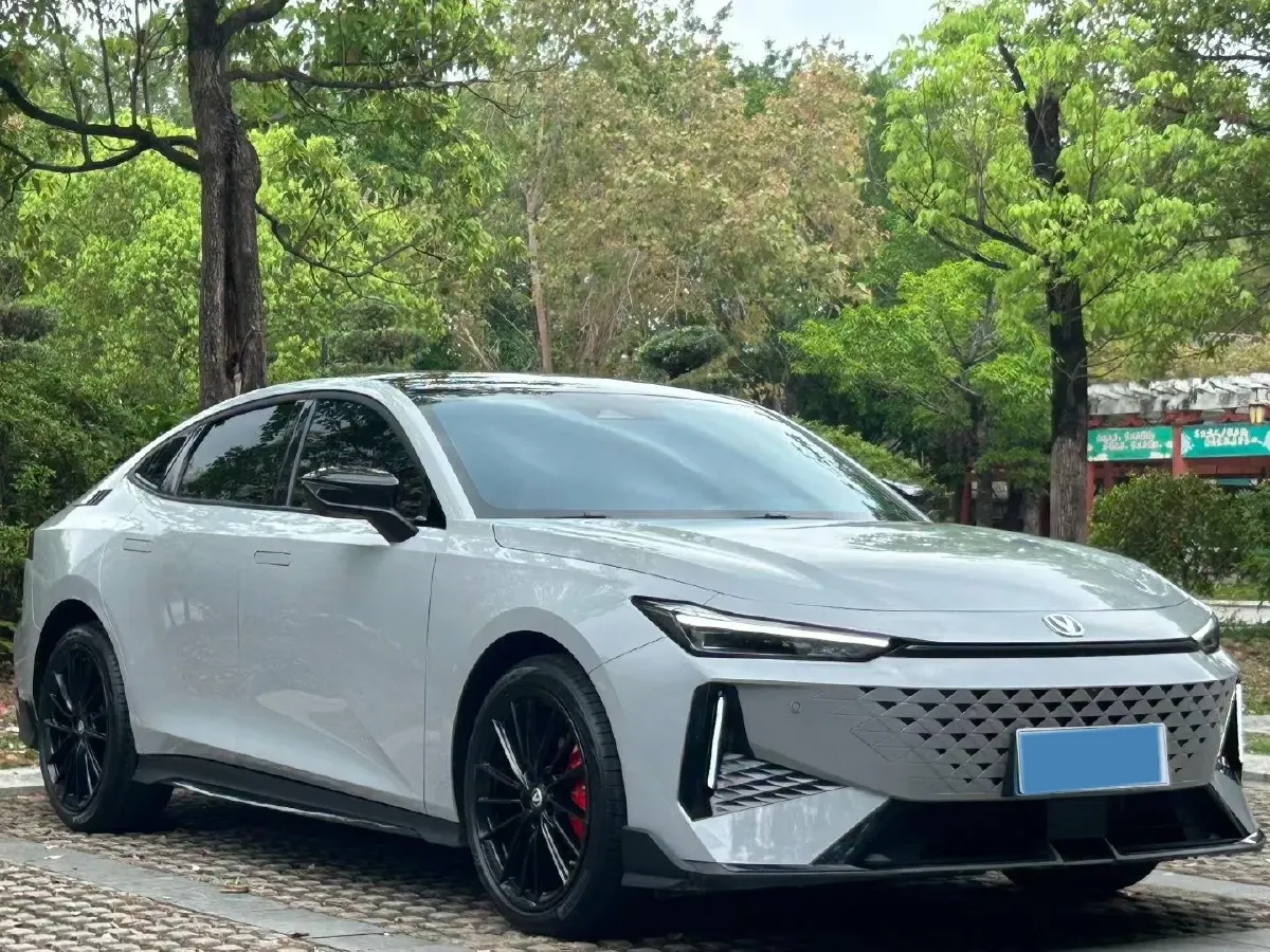 2024 ChangAn UNI-V 1.5T 188HP L4 7DCT,autocango,china used car exporter,china ev exporter,chinese used car exporter,chinese used ev exporter