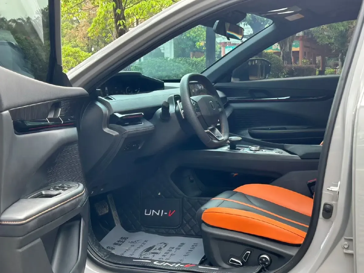 2024 ChangAn UNI-V 1.5T 188HP L4 7DCT,autocango,china used car exporter,china ev exporter,chinese used car exporter,chinese used ev exporter