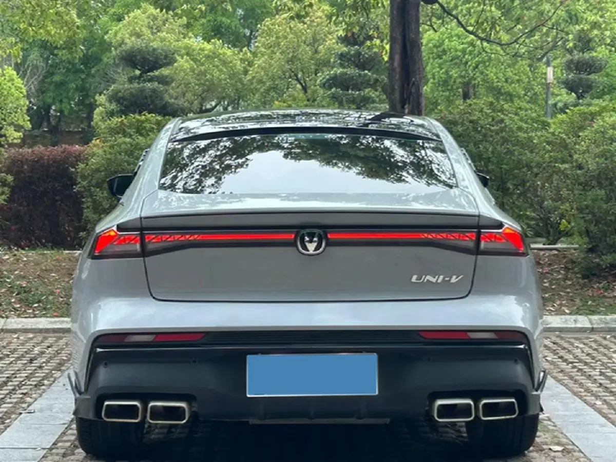 2024 ChangAn UNI-V 1.5T 188HP L4 7DCT,autocango,china used car exporter,china ev exporter,chinese used car exporter,chinese used ev exporter
