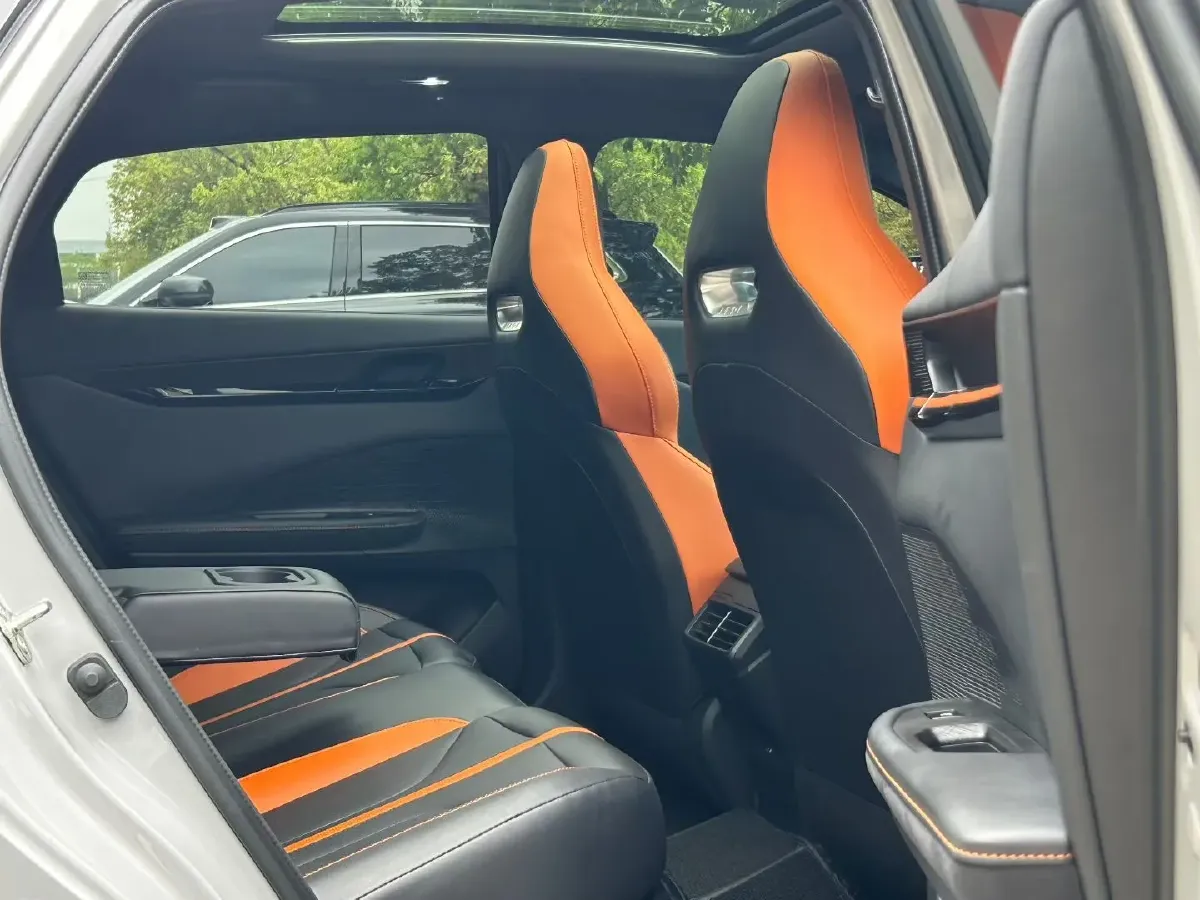 2024 ChangAn UNI-V 1.5T 188HP L4 7DCT,autocango,china used car exporter,china ev exporter,chinese used car exporter,chinese used ev exporter