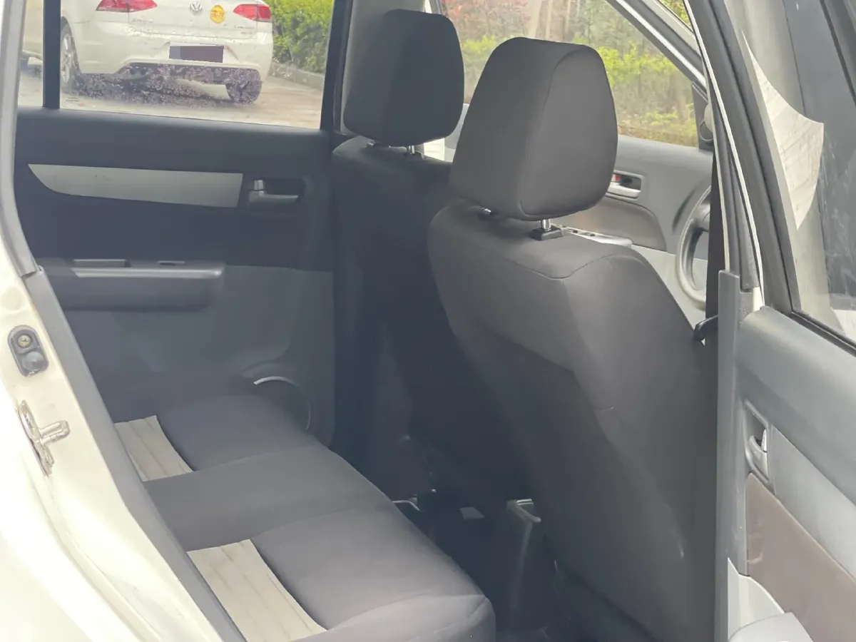 2015 Suzuki Swift 1.5L 103HP L4 5MT,autocango,china used car exporter,china ev exporter,chinese used car exporter,chinese used ev exporter