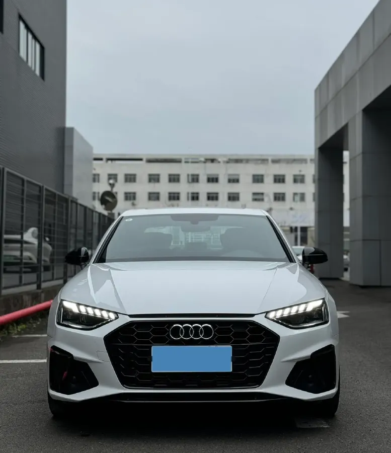 2024 Audi A4L 2.0T 190HP L4 7DCT,autocango,china used car exporter,china ev exporter,chinese used car exporter,chinese used ev exporter