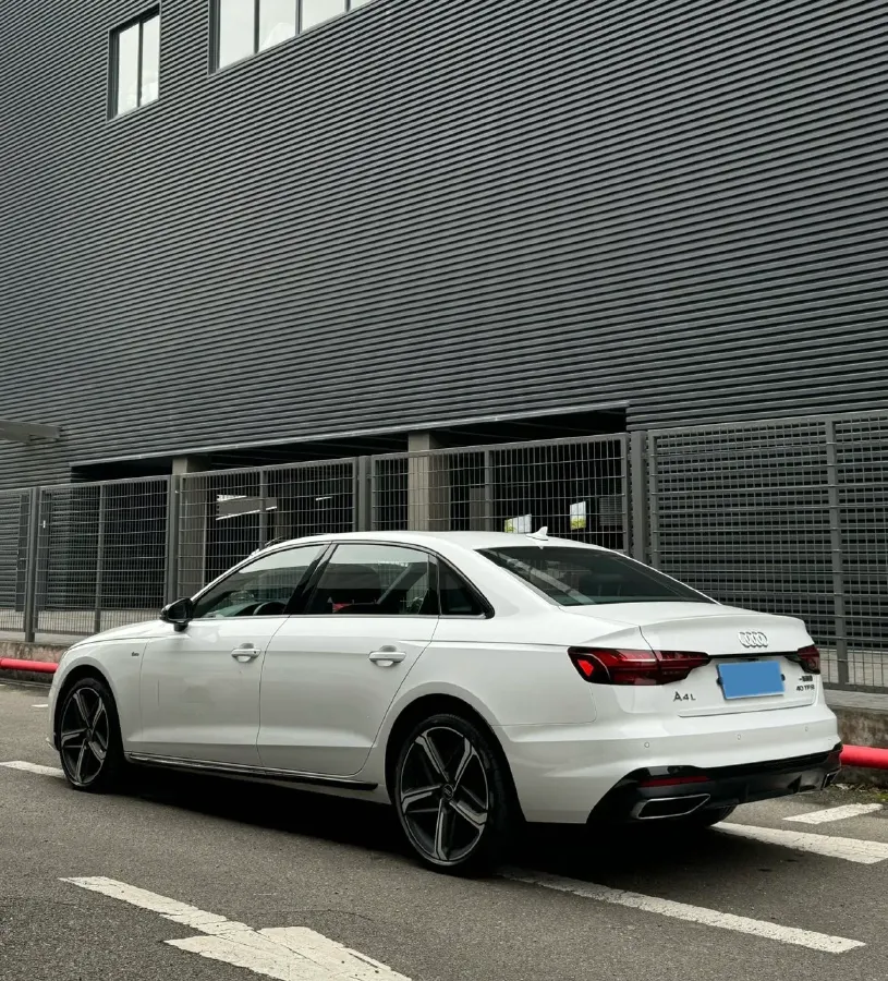 2024 Audi A4L 2.0T 190HP L4 7DCT,autocango,china used car exporter,china ev exporter,chinese used car exporter,chinese used ev exporter
