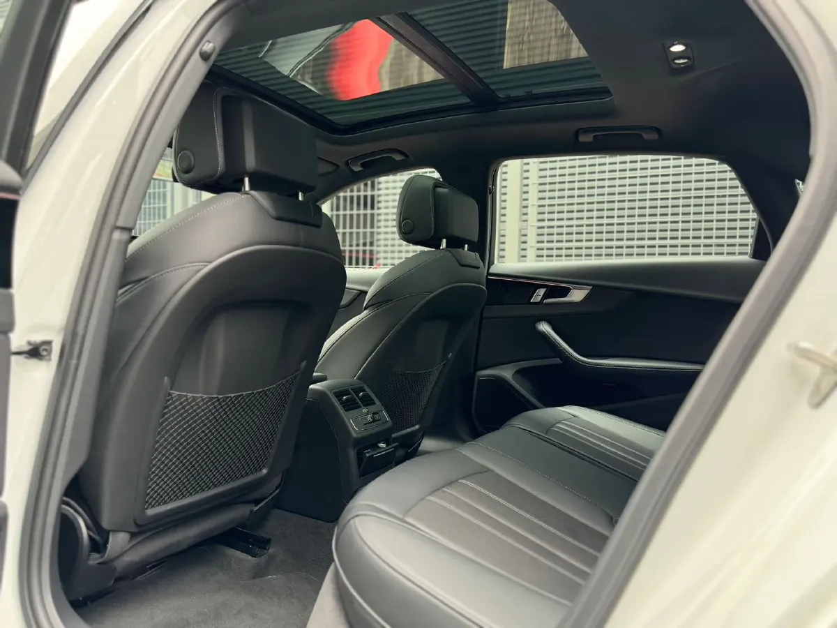 2024 Audi A4L 2.0T 190HP L4 7DCT,autocango,china used car exporter,china ev exporter,chinese used car exporter,chinese used ev exporter