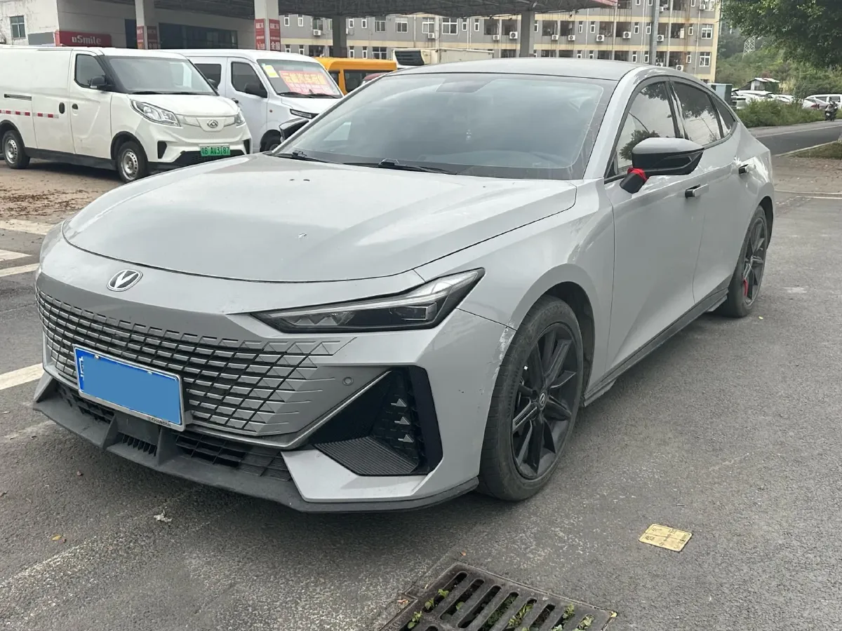 2022 ChangAn UNI-V 1.5T 188HP L4 7DCT,autocango,china used car exporter,china ev exporter,chinese used car exporter,chinese used ev exporter