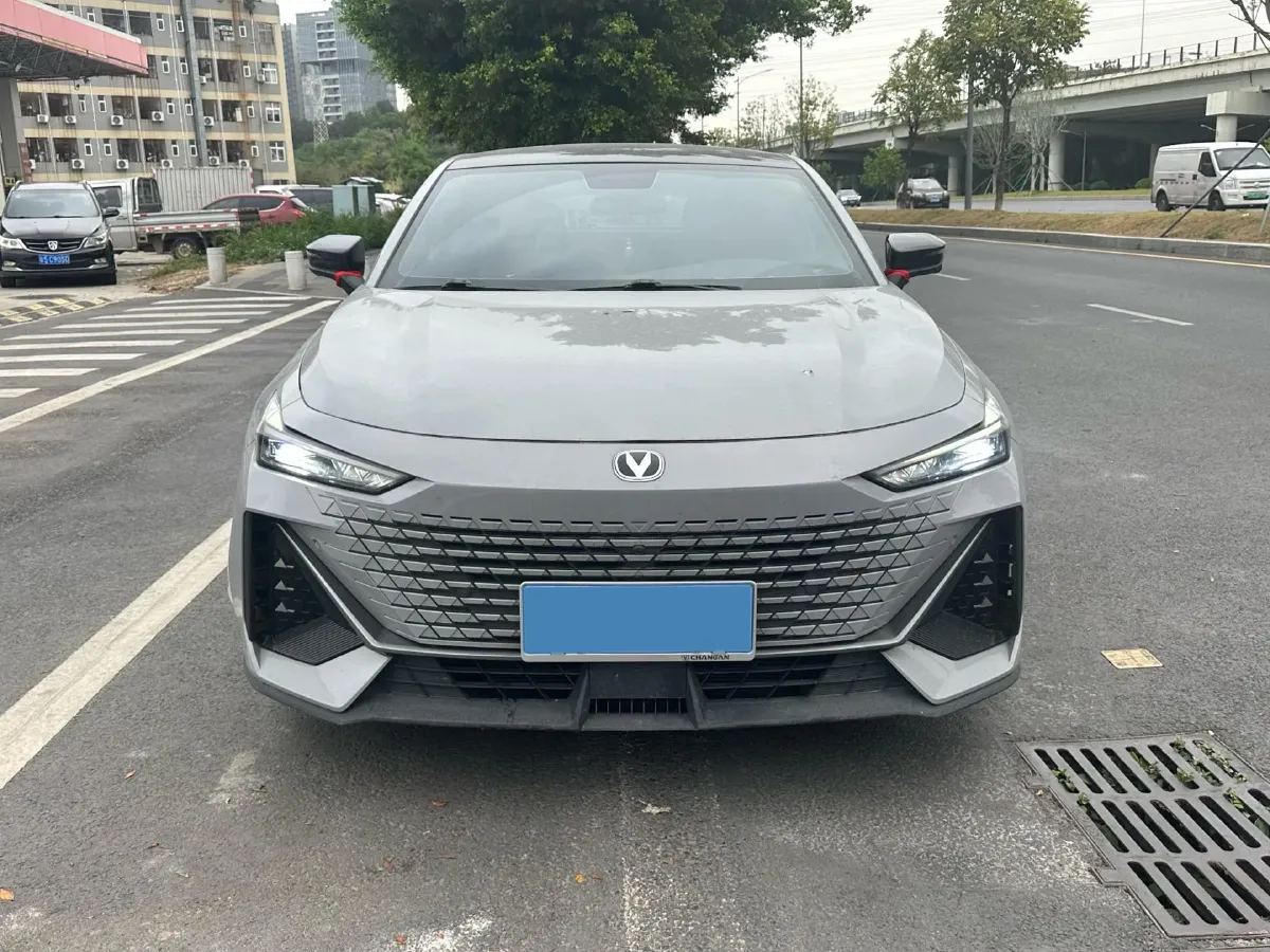 2022 ChangAn UNI-V 1.5T 188HP L4 7DCT,autocango,china used car exporter,china ev exporter,chinese used car exporter,chinese used ev exporter