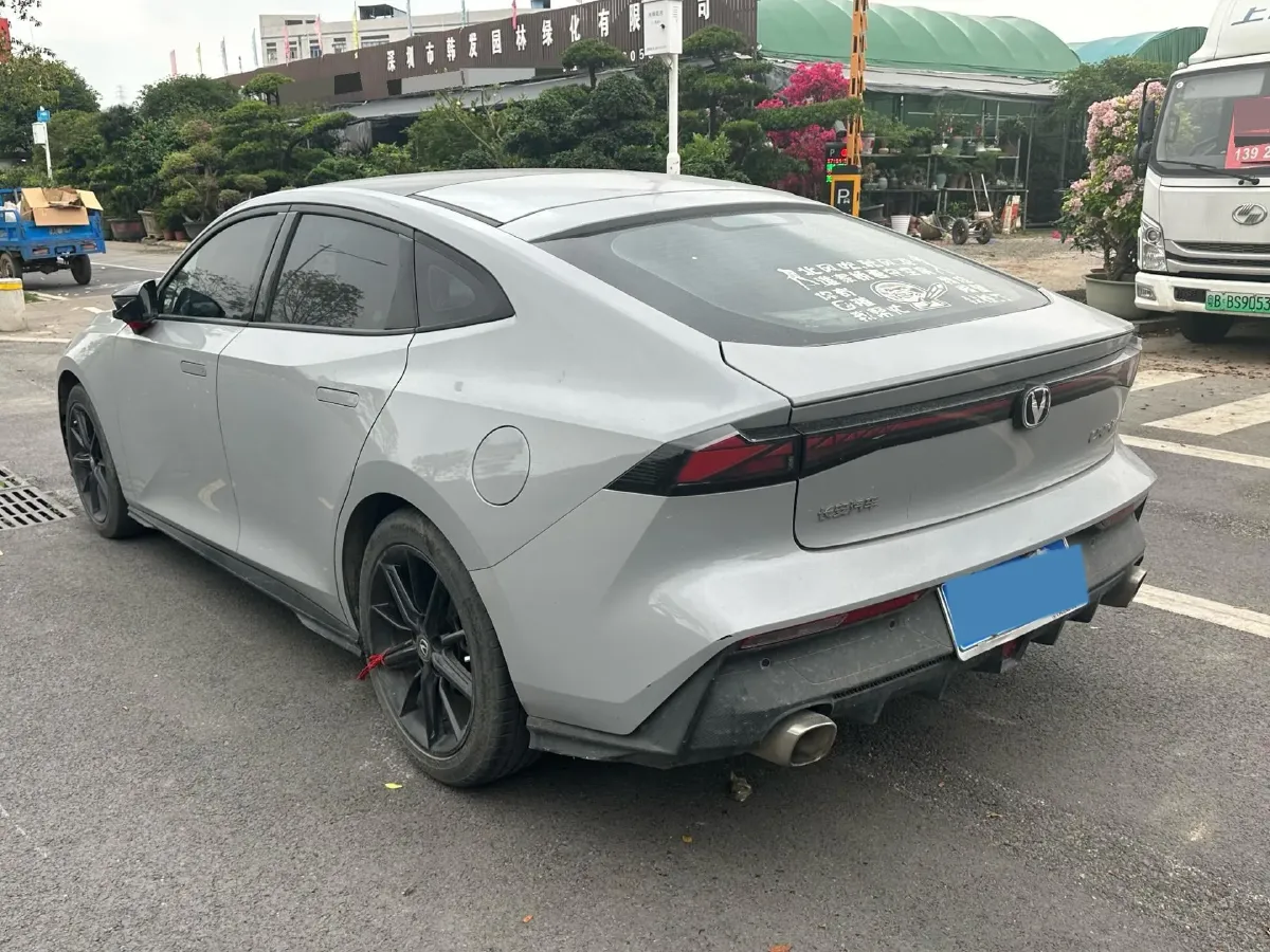 2022 ChangAn UNI-V 1.5T 188HP L4 7DCT,autocango,china used car exporter,china ev exporter,chinese used car exporter,chinese used ev exporter