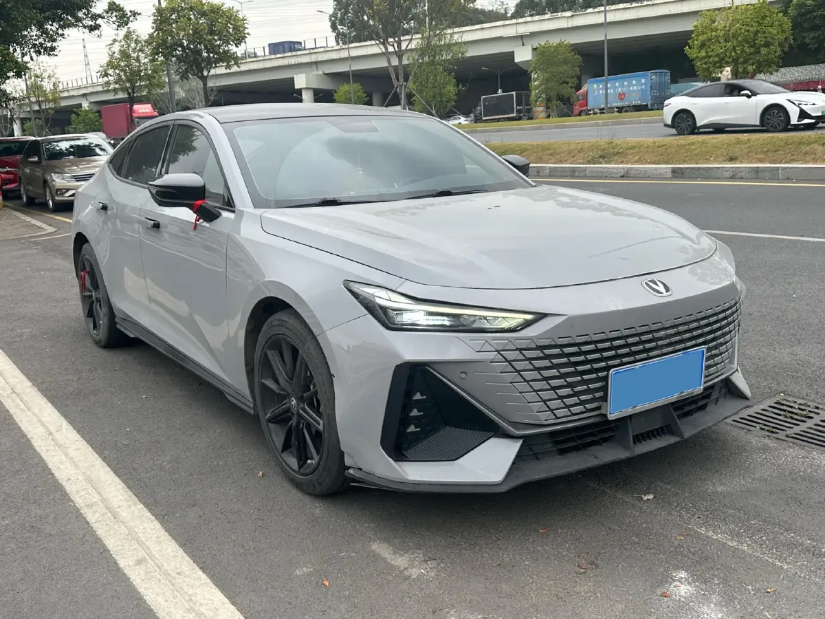 2022 ChangAn UNI-V 1.5T 188HP L4 7DCT,autocango,china used car exporter,china ev exporter,chinese used car exporter,chinese used ev exporter