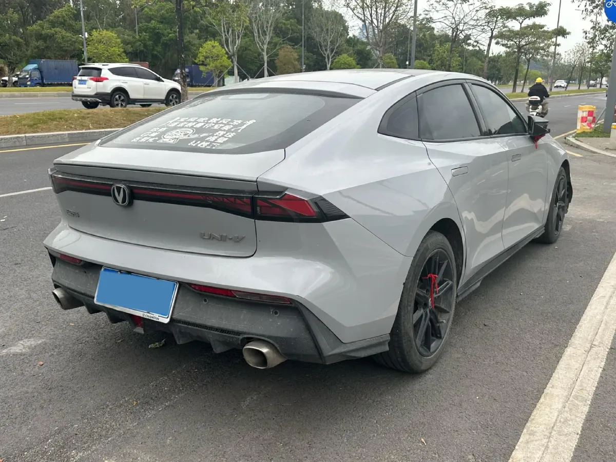 2022 ChangAn UNI-V 1.5T 188HP L4 7DCT,autocango,china used car exporter,china ev exporter,chinese used car exporter,chinese used ev exporter