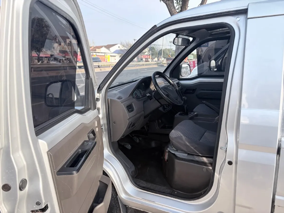 2021 WuLing RongGuang New Truck 1.8L 125HP L4 5MT,autocango,china used car exporter,china ev exporter,chinese used car exporter,chinese used ev exporter