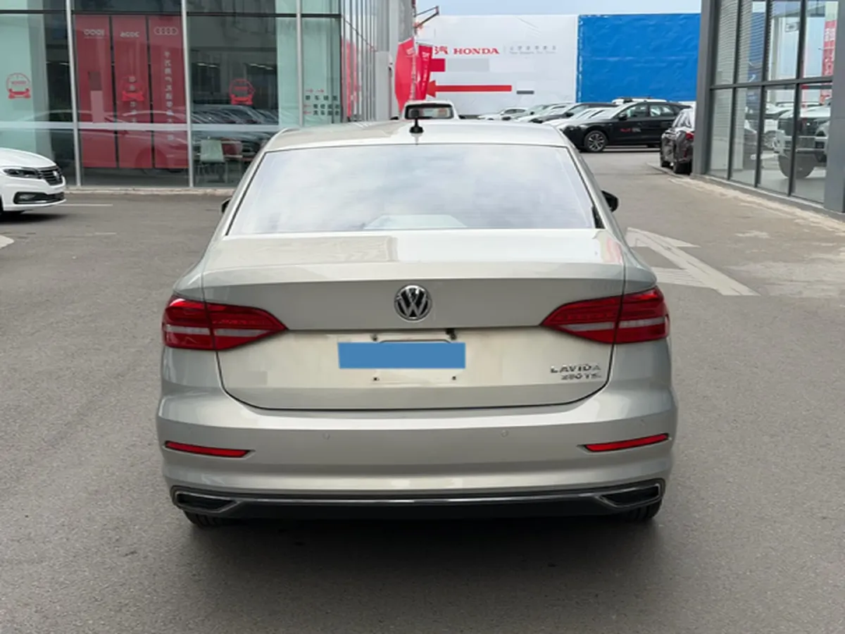 2018 Skoda Karoq 1.4T 150HP L4 7DCT,autocango,china used car exporter,china ev exporter,chinese used car exporter,chinese used ev exporter