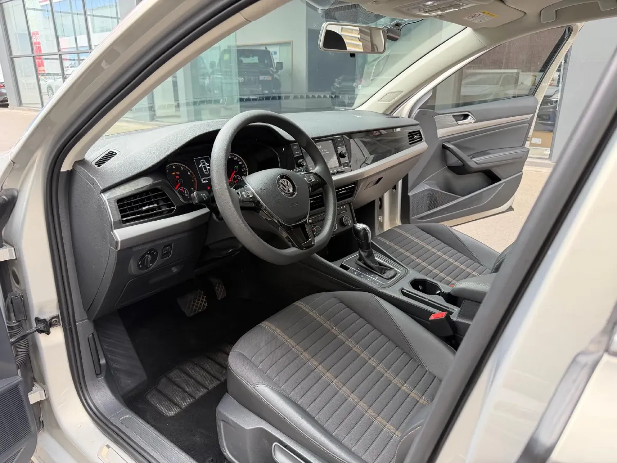 2018 Skoda Karoq 1.4T 150HP L4 7DCT,autocango,china used car exporter,china ev exporter,chinese used car exporter,chinese used ev exporter