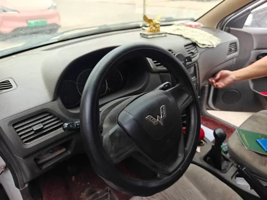 2015 WuLing HongGuang 1.5L 112HP L4 5MT,autocango,china used car exporter,china ev exporter,chinese used car exporter,chinese used ev exporter