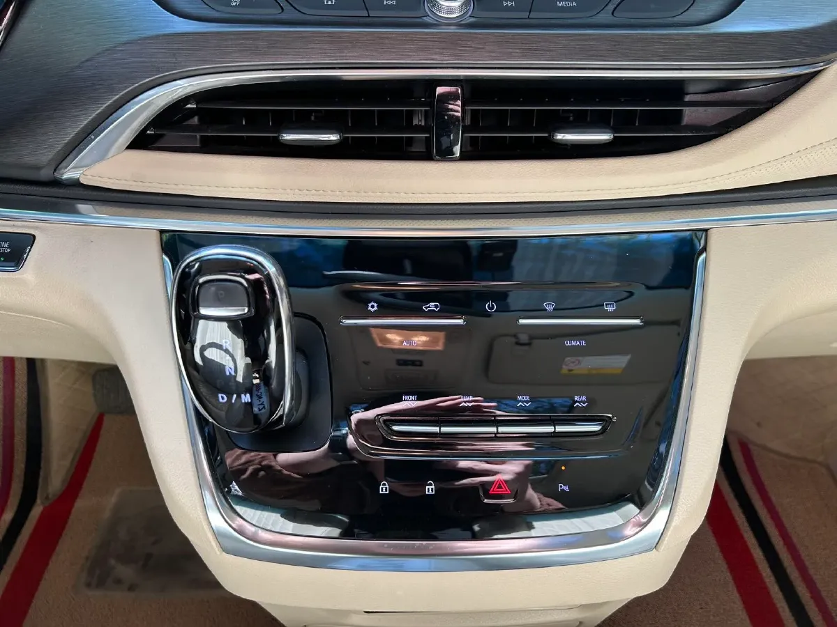 2023 Buick GL8 2.0T 237HP L4 9AT,autocango,china used car exporter,china ev exporter,chinese used car exporter,chinese used ev exporter