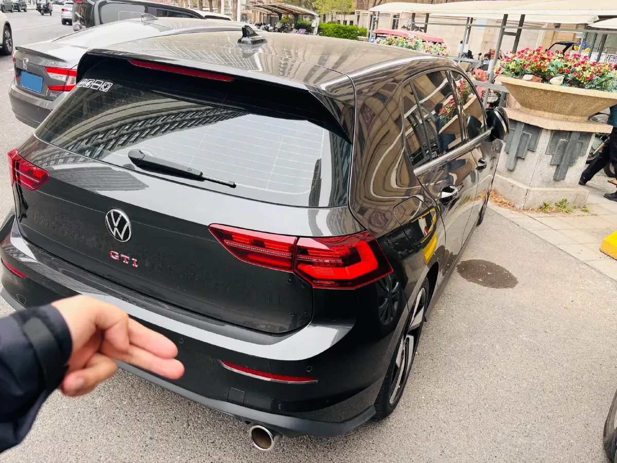 2021 Volkswagen GolfGTI 2.0T 220HP L4 7DCT,autocango,china used car exporter,china ev exporter,chinese used car exporter,chinese used ev exporter