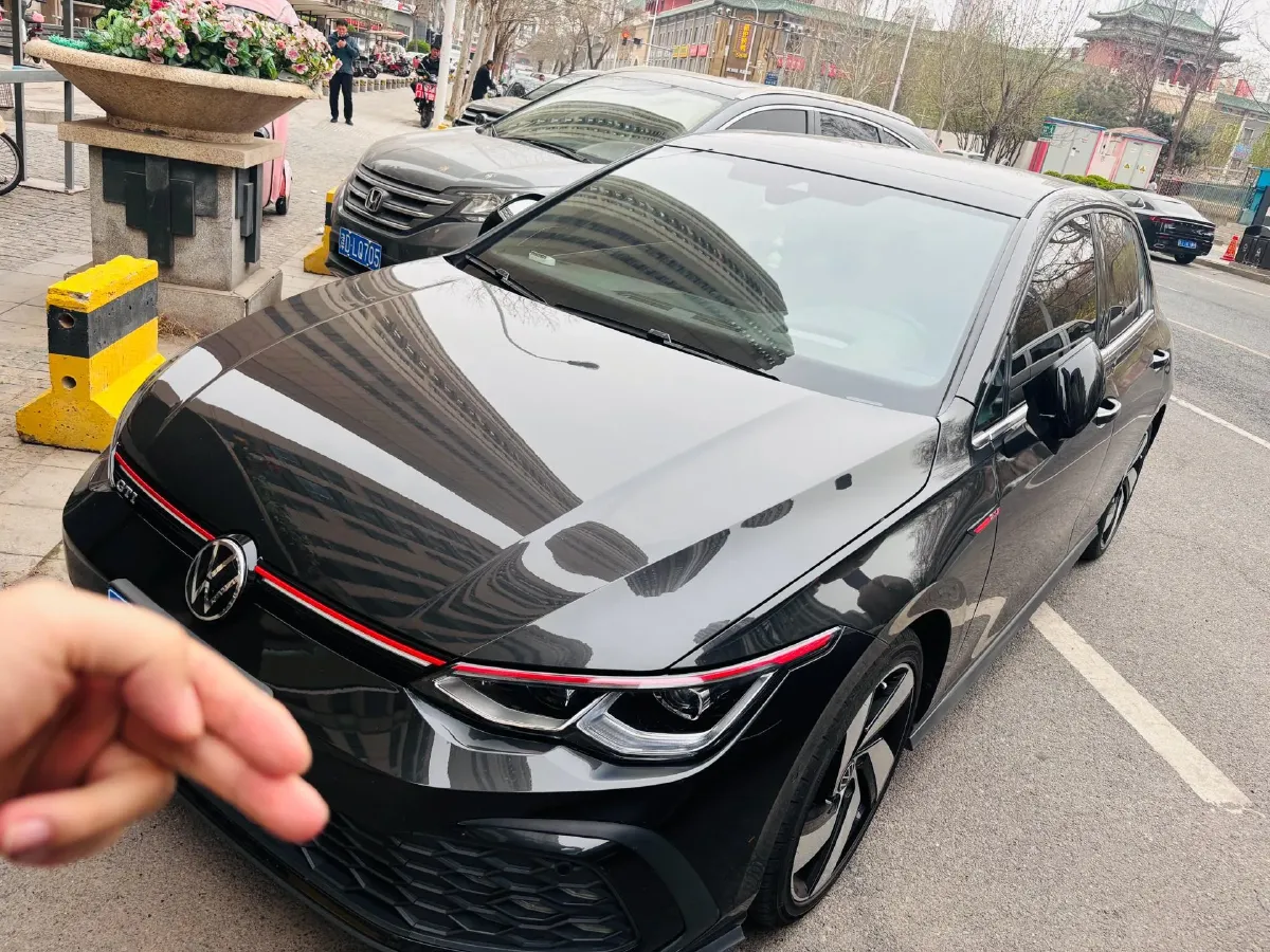 2021 Volkswagen GolfGTI 2.0T 220HP L4 7DCT,autocango,china used car exporter,china ev exporter,chinese used car exporter,chinese used ev exporter