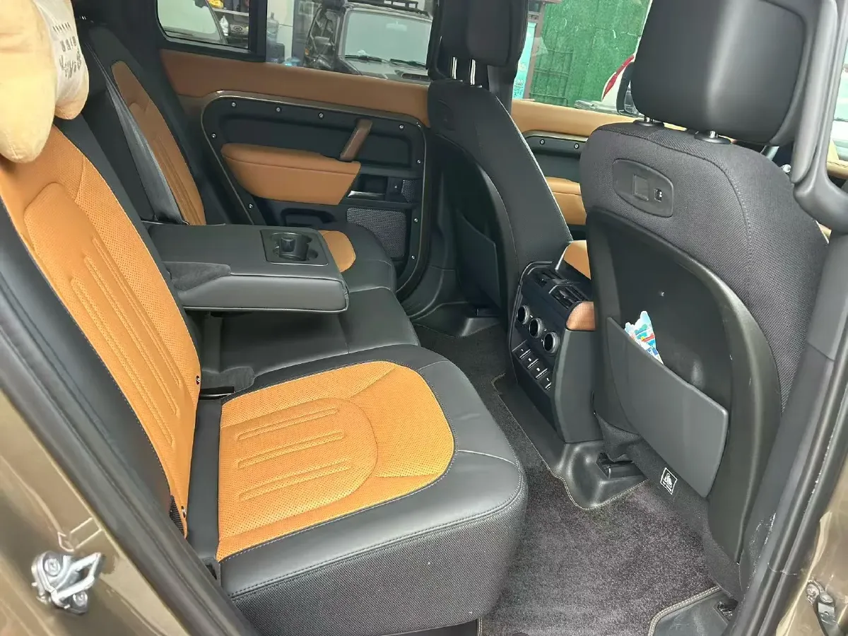 2020 Land Rover Defender 3.0T 400HP L6 8AT,autocango,china used car exporter,china ev exporter,chinese used car exporter,chinese used ev exporter