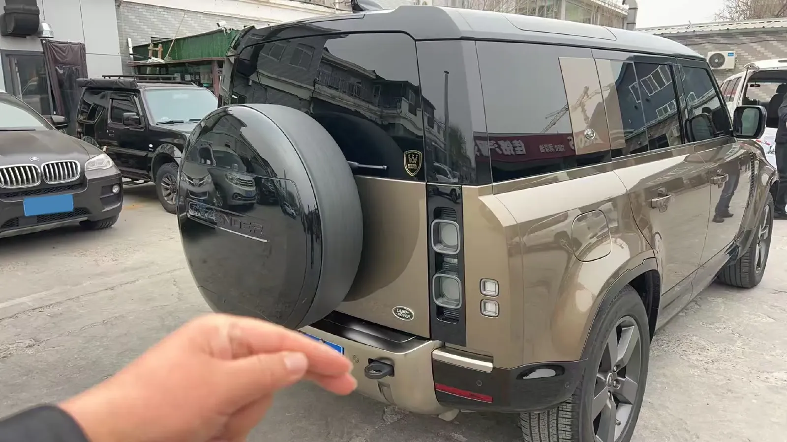 2020 Land Rover Defender 3.0T 400HP L6 8AT,autocango,china used car exporter,china ev exporter,chinese used car exporter,chinese used ev exporter