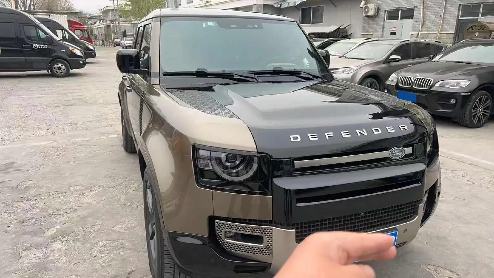 2020 Land Rover Defender 3.0T 400HP L6 8AT,autocango,china used car exporter,china ev exporter,chinese used car exporter,chinese used ev exporter