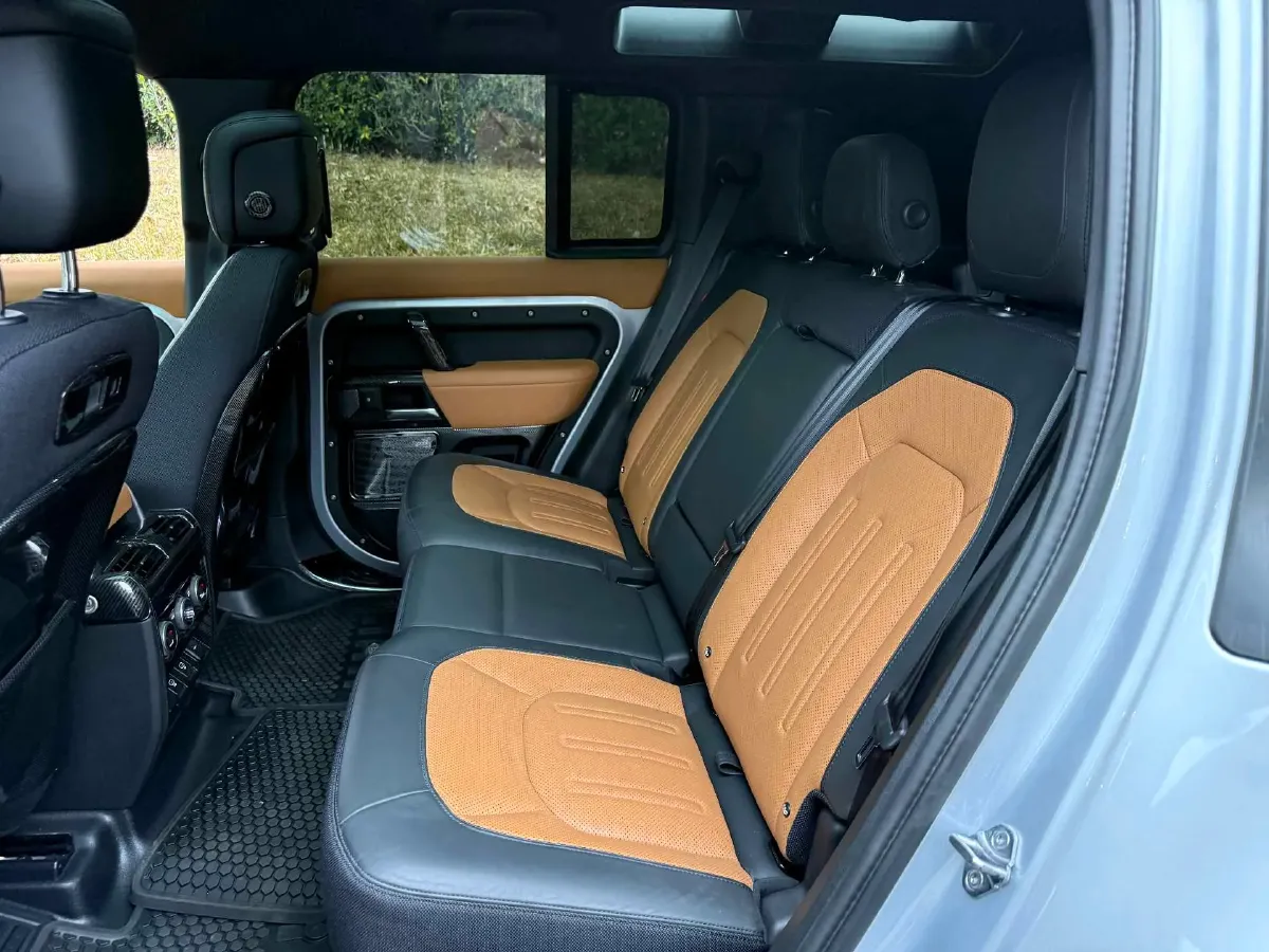 2024 Land Rover Defender 3.0T 400HP L6 8AT,autocango,china used car exporter,china ev exporter,chinese used car exporter,chinese used ev exporter