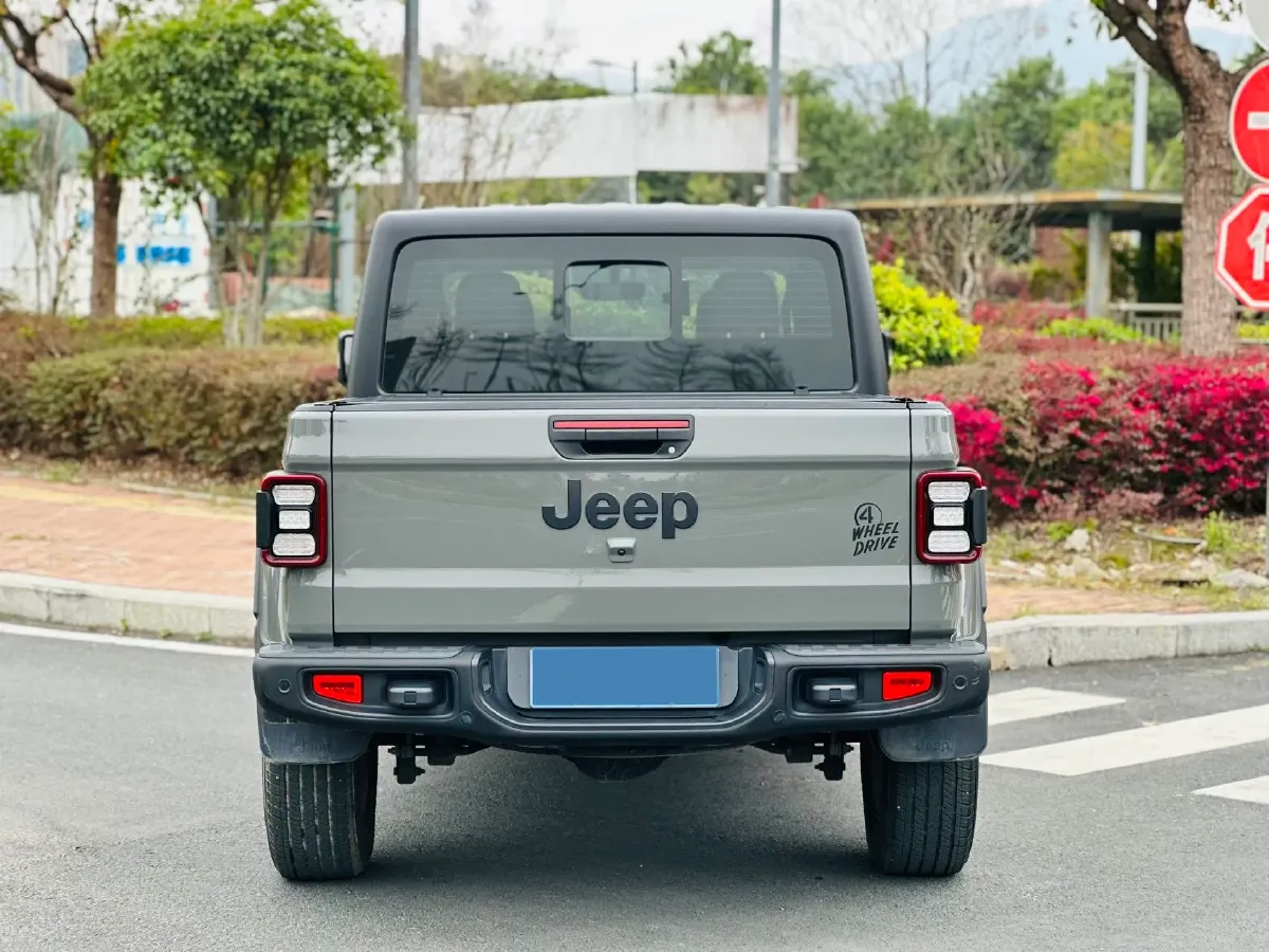 2022 Jeep Gladiator 3.6L 284HP V6 8AT,autocango,china used car exporter,china ev exporter,chinese used car exporter,chinese used ev exporter