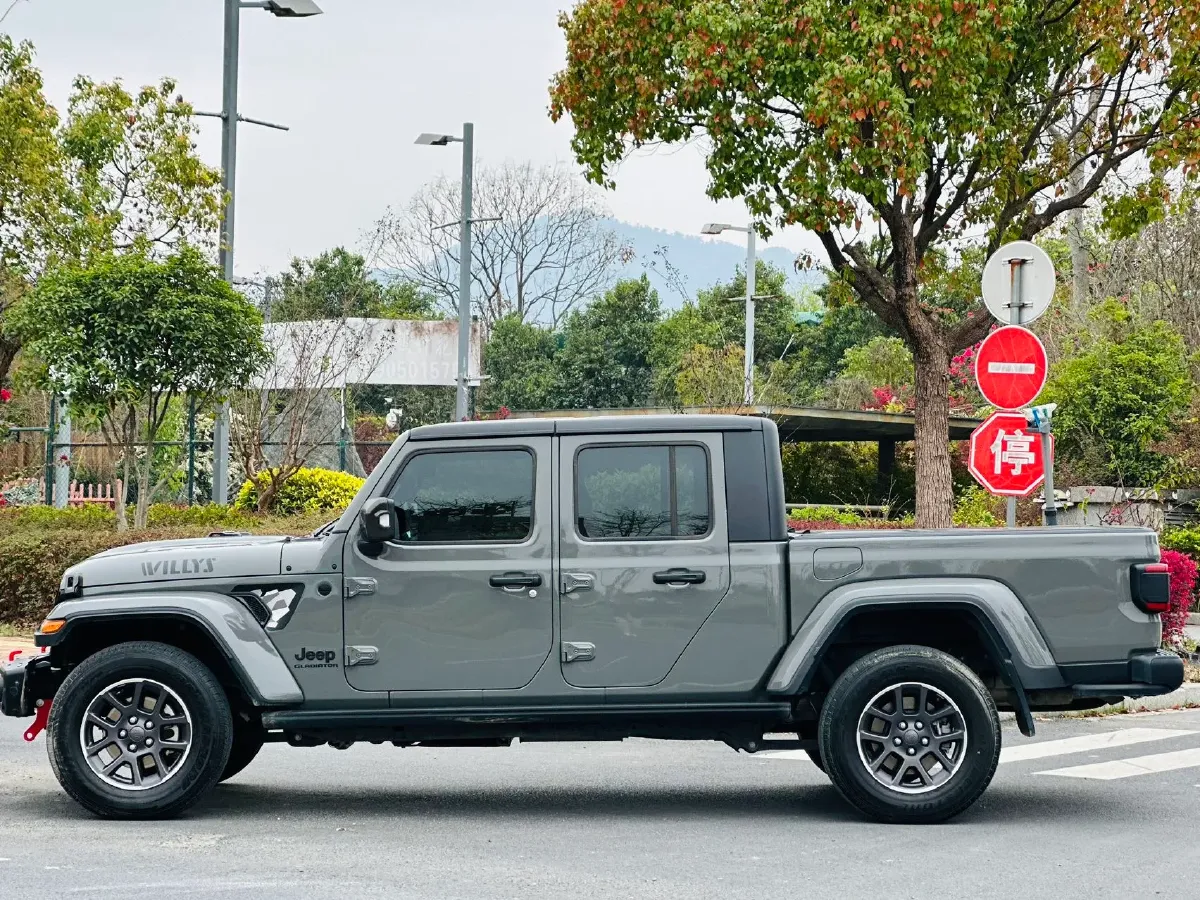 2022 Jeep Gladiator 3.6L 284HP V6 8AT,autocango,china used car exporter,china ev exporter,chinese used car exporter,chinese used ev exporter