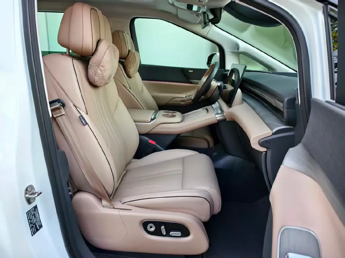 2025 Xpeng X9 BEV,autocango,china used car exporter,china ev exporter,chinese used car exporter,chinese used ev exporter