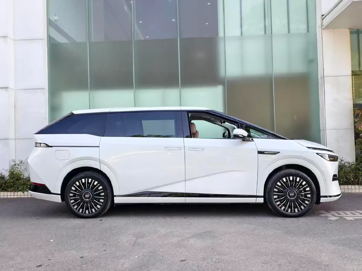 2025 Xpeng X9 BEV,autocango,china used car exporter,china ev exporter,chinese used car exporter,chinese used ev exporter