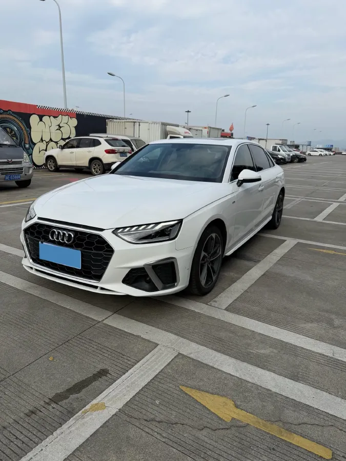 2022 Audi A4L 2.0T 190HP L4 7DCT,autocango,china used car exporter,china ev exporter,chinese used car exporter,chinese used ev exporter