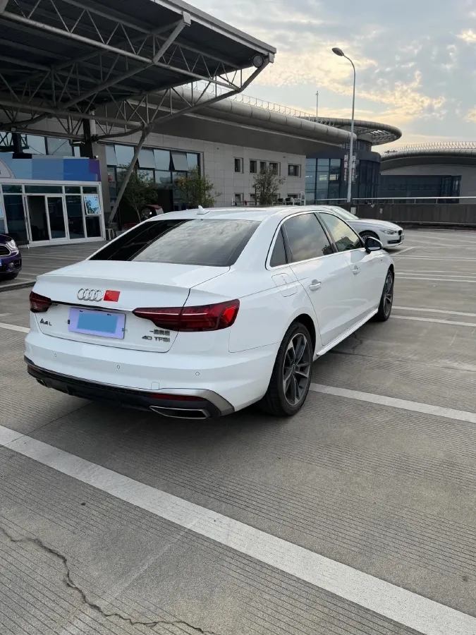 2022 Audi A4L 2.0T 190HP L4 7DCT,autocango,china used car exporter,china ev exporter,chinese used car exporter,chinese used ev exporter