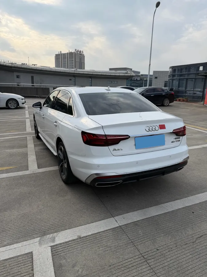 2022 Audi A4L 2.0T 190HP L4 7DCT,autocango,china used car exporter,china ev exporter,chinese used car exporter,chinese used ev exporter