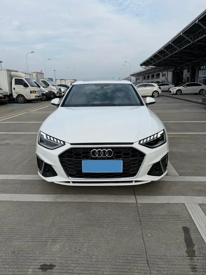 2022 Audi A4L 2.0T 190HP L4 7DCT,autocango,china used car exporter,china ev exporter,chinese used car exporter,chinese used ev exporter
