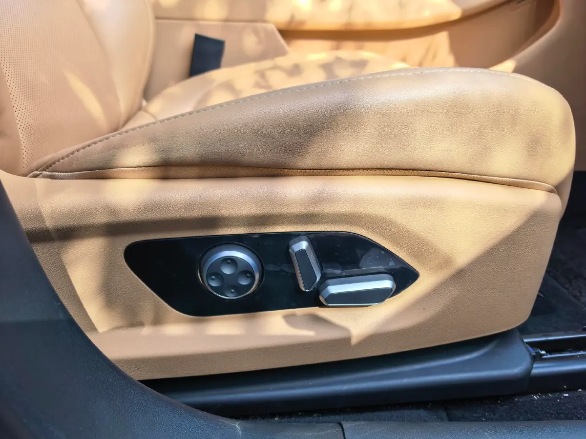 2022 AITO AITO M5 Range Extended 125HP REEV 40KWH,autocango,china used car exporter,china ev exporter,chinese used car exporter,chinese used ev exporter