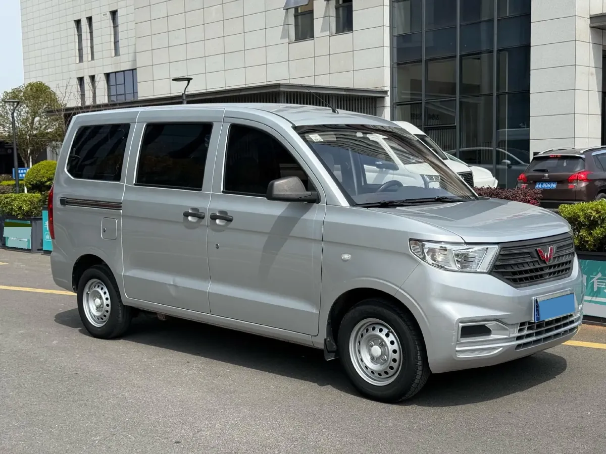 2021 WuLing HongGuang V 1.5L 99HP L4 6MT,autocango,china used car exporter,china ev exporter,chinese used car exporter,chinese used ev exporter