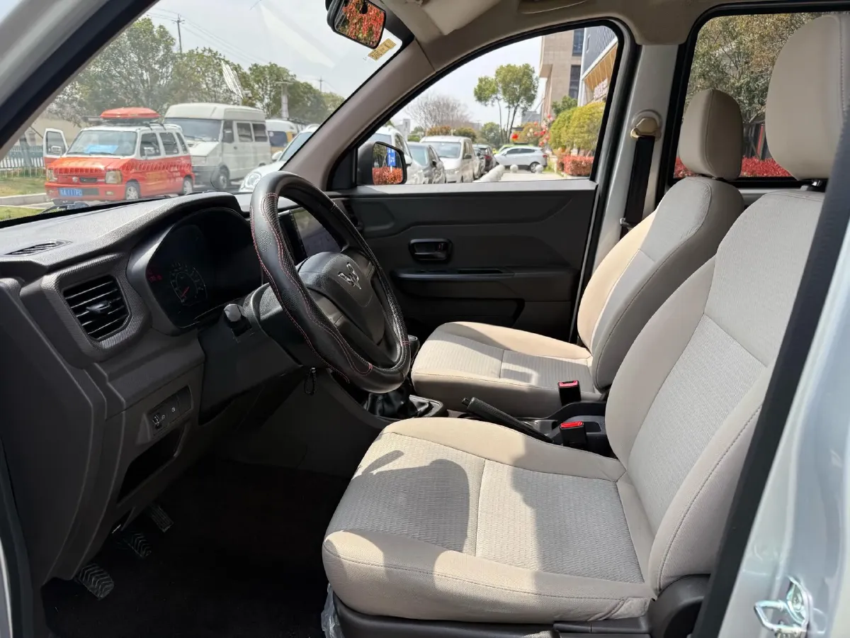 2021 WuLing HongGuang V 1.5L 99HP L4 6MT,autocango,china used car exporter,china ev exporter,chinese used car exporter,chinese used ev exporter