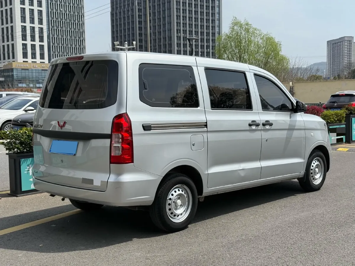2021 WuLing HongGuang V 1.5L 99HP L4 6MT,autocango,china used car exporter,china ev exporter,chinese used car exporter,chinese used ev exporter