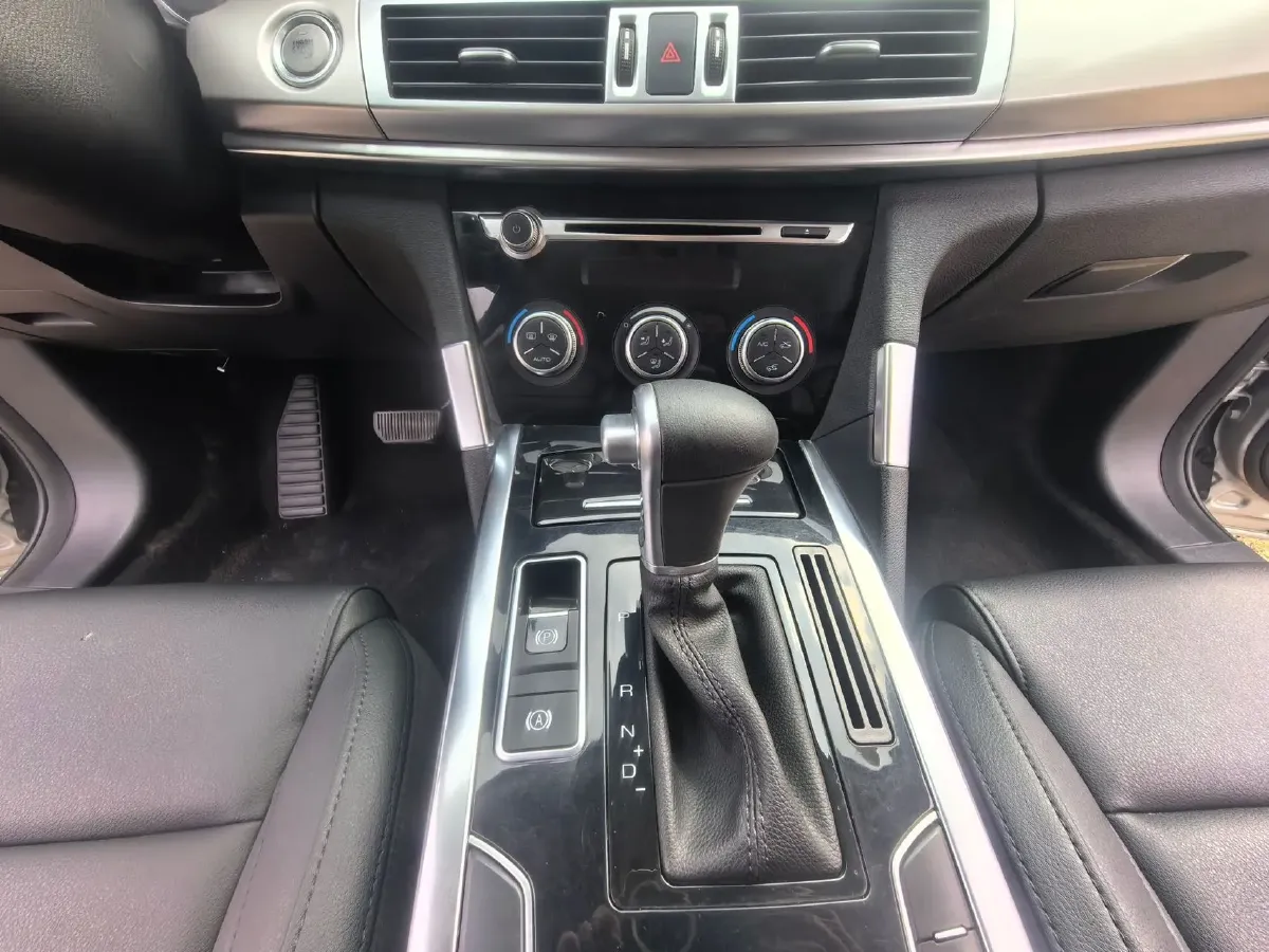 2016 Mitsubishi Outlander 2.0L 166HP L4 CVT,autocango,china used car exporter,china ev exporter,chinese used car exporter,chinese used ev exporter