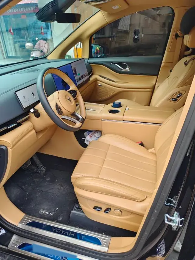 2025 Voyah Dream 1.5T 150HP L4 PHEV 41.7KWH,autocango,china used car exporter,china ev exporter,chinese used car exporter,chinese used ev exporter