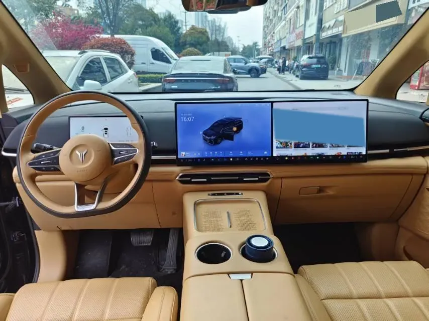 2025 Voyah Dream 1.5T 150HP L4 PHEV 41.7KWH,autocango,china used car exporter,china ev exporter,chinese used car exporter,chinese used ev exporter