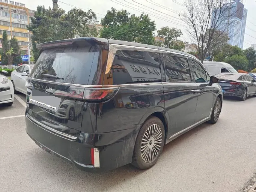 2025 Voyah Dream 1.5T 150HP L4 PHEV 41.7KWH,autocango,china used car exporter,china ev exporter,chinese used car exporter,chinese used ev exporter