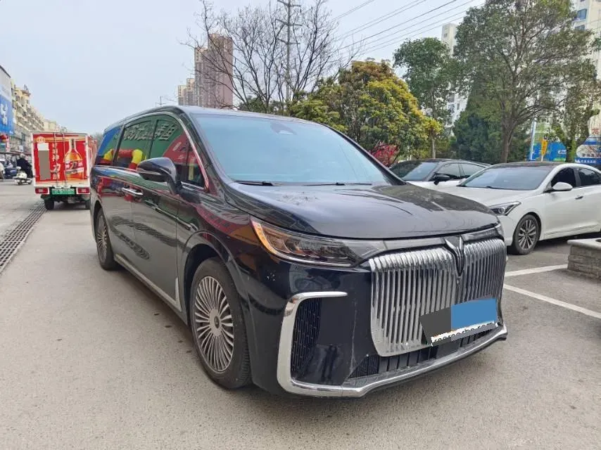 2025 Voyah Dream 1.5T 150HP L4 PHEV 41.7KWH,autocango,china used car exporter,china ev exporter,chinese used car exporter,chinese used ev exporter