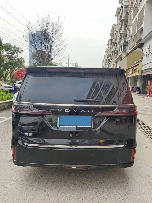 2025 Voyah Dream 1.5T 150HP L4 PHEV 41.7KWH,autocango,china used car exporter,china ev exporter,chinese used car exporter,chinese used ev exporter
