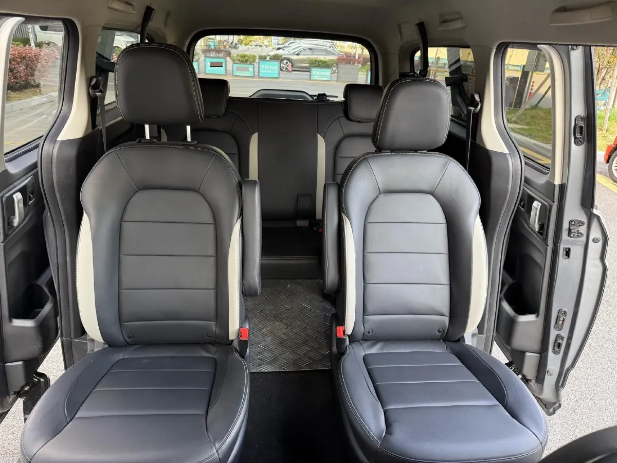 2021 WuLing ZhengChen 1.5T 147HP L4 6MT,autocango,china used car exporter,china ev exporter,chinese used car exporter,chinese used ev exporter